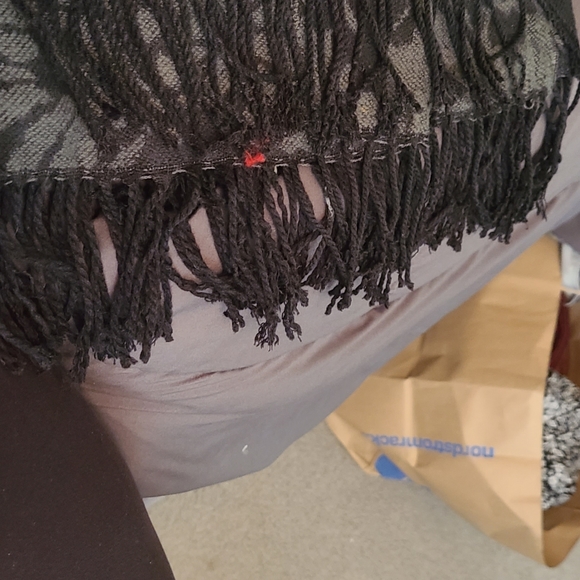 Women's Wrap - Picture 2 of 3